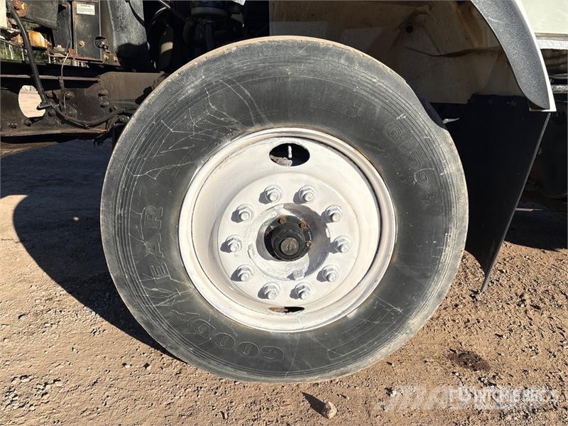 International 7400 Plogbilar