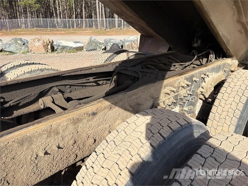 International 7400 Tippbil