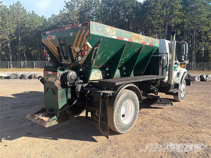 International 7400 Plogbilar