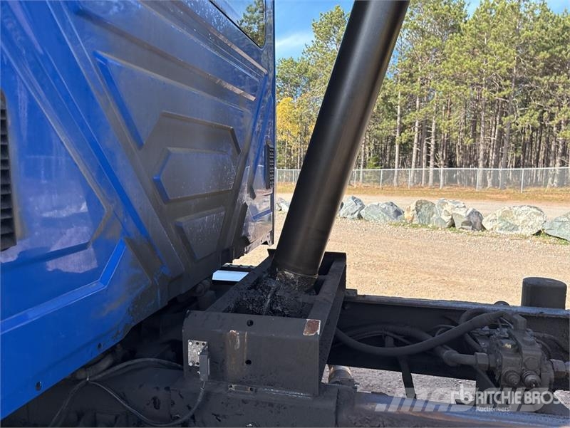 International 7400 Tippbil