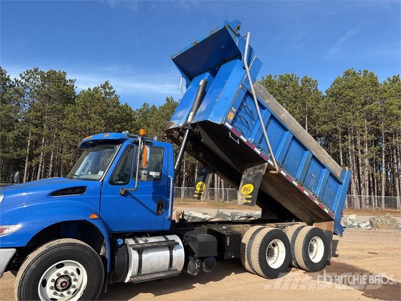 International 7400 Tippbil