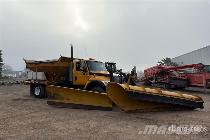 International 7400 Komunalna vozila