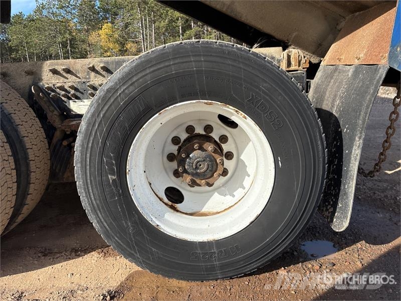 International 7400 Tippbil