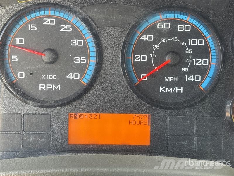 International 7400 Tippbil