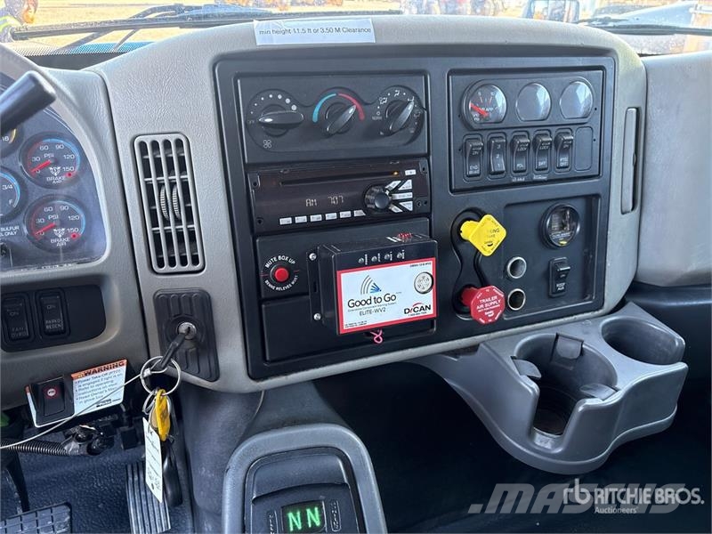 International 7400 Tippbil