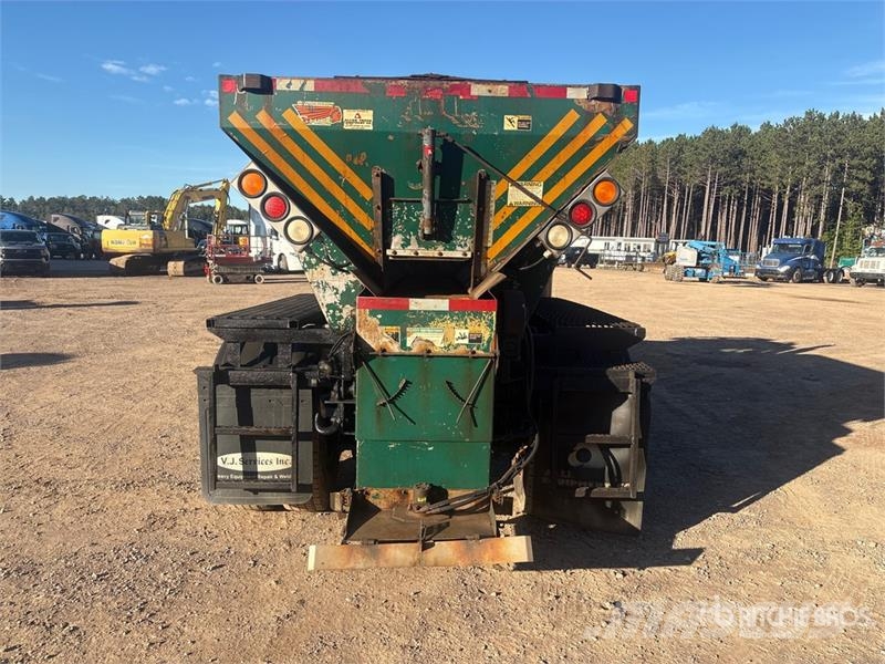 International 7400 Plogbilar