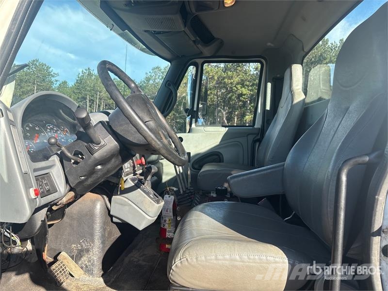 International 7400 Plogbilar