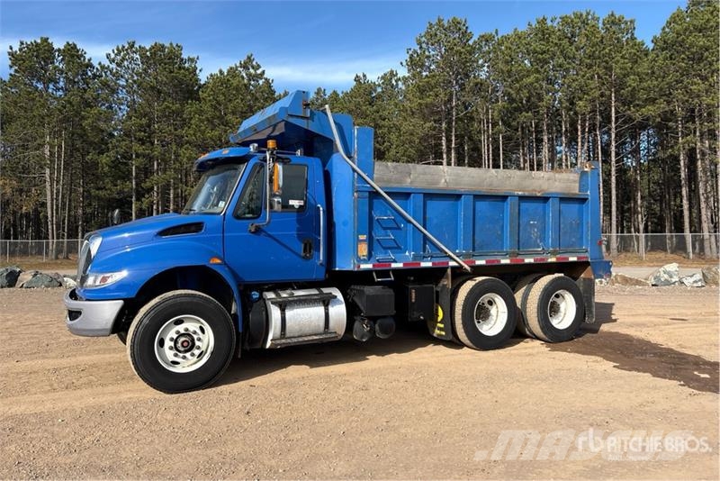 International 7400 Tippbil