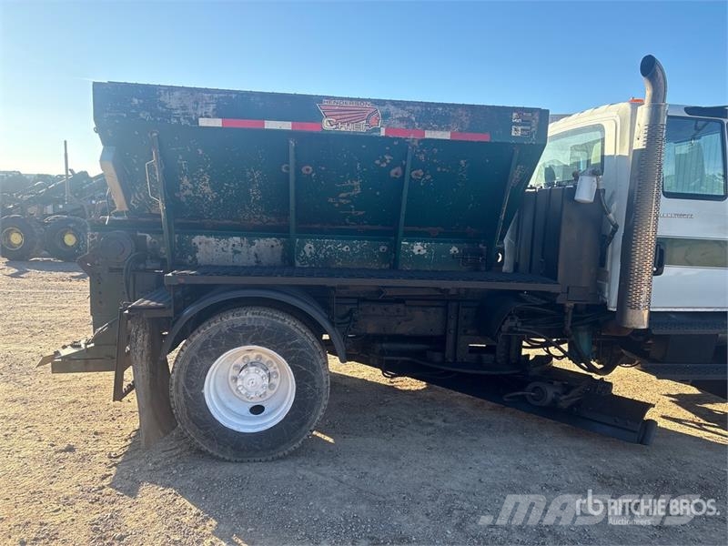 International 7400 Plogbilar
