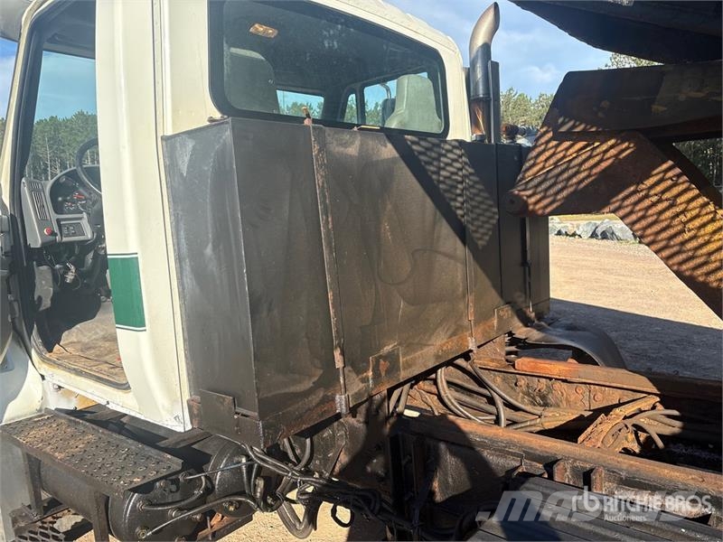International 7400 Plogbilar