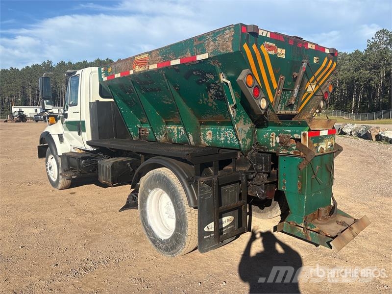 International 7400 Plogbilar