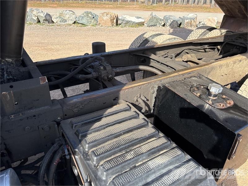 International 7400 Tippbil