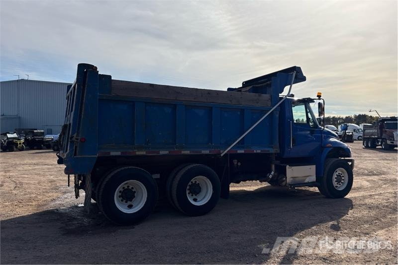 International 7400 Tippbil