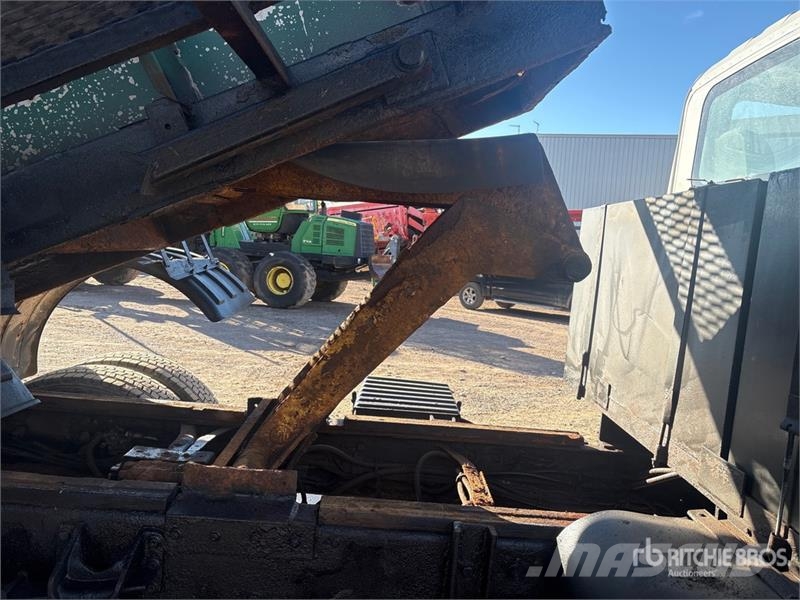 International 7400 Plogbilar