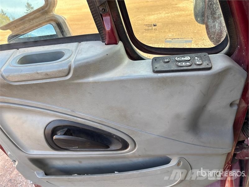International 7500 Lastbiler med tip