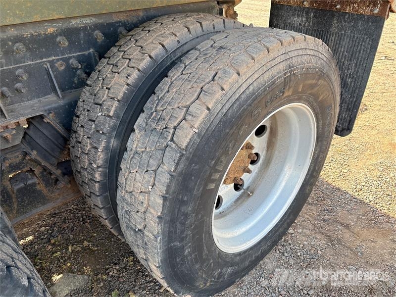 International 7500 Lastbiler med tip