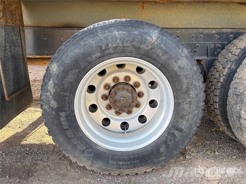 International 7500 Lastbiler med tip