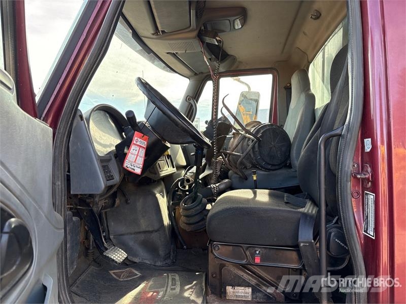 International 7500 Lastbiler med tip