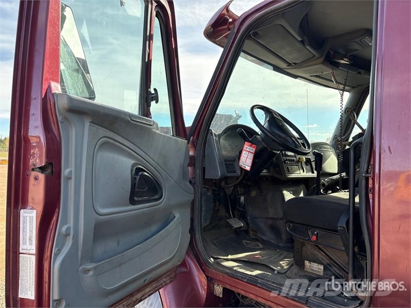 International 7500 Lastbiler med tip