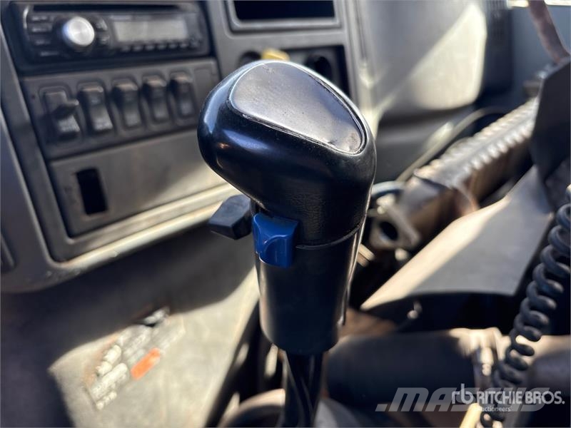 International 7500 Lastbiler med tip