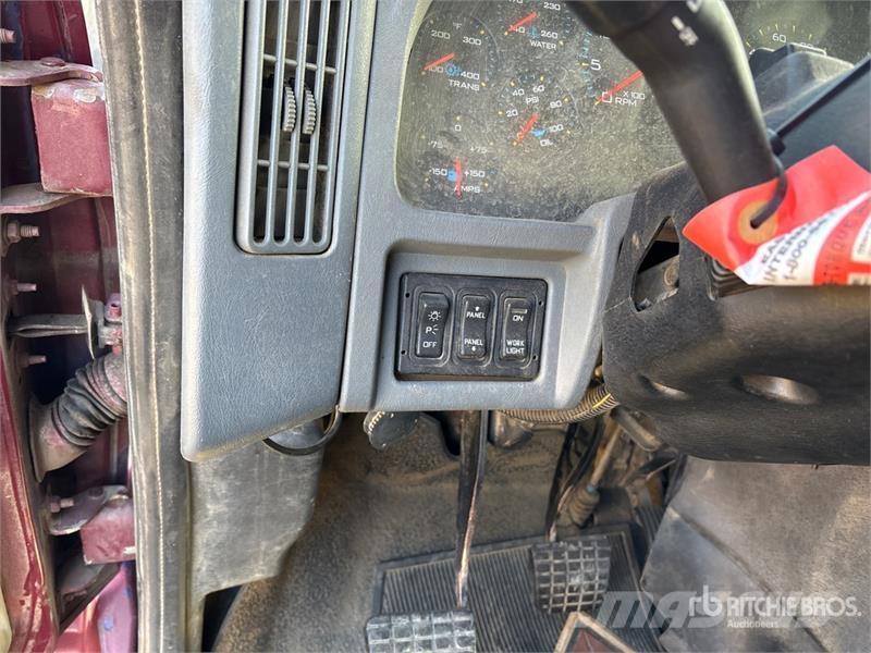 International 7500 Lastbiler med tip