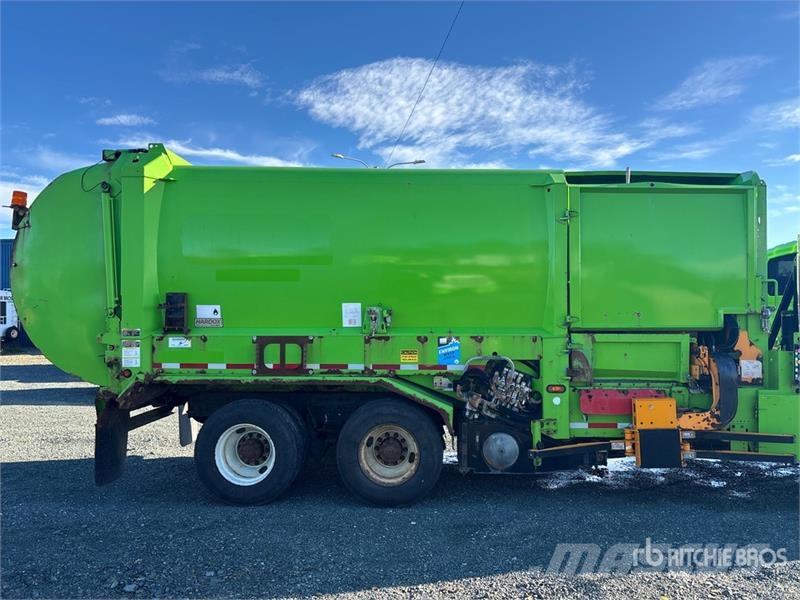 International 7500 Сміттєвози