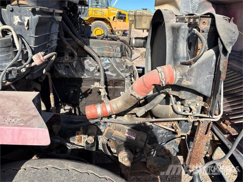International 7500 Lastbiler med tip