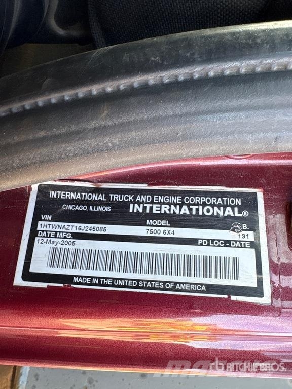 International 7500 Lastbiler med tip