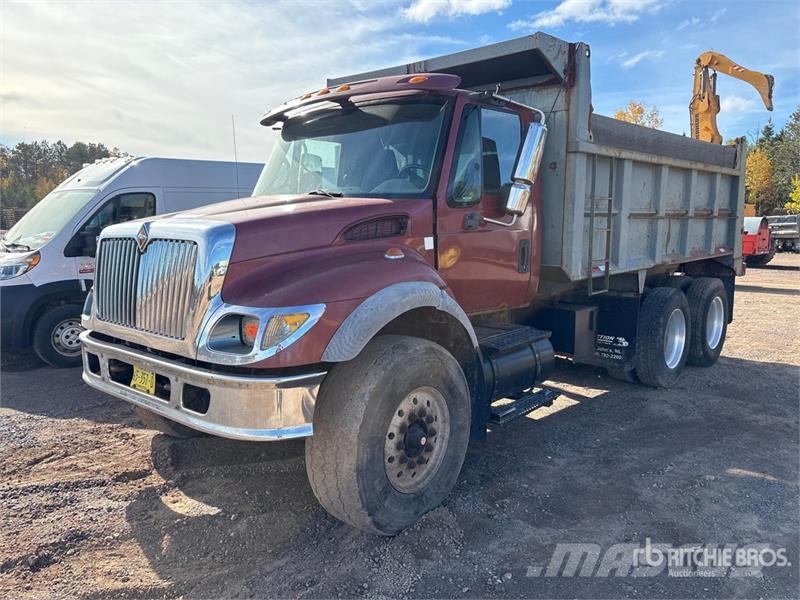 International 7500 Lastbiler med tip