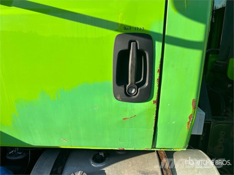 International 7500 Сміттєвози