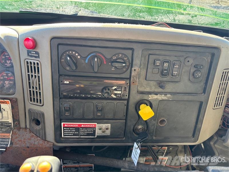 International 7500 Atkritumu izvešanas transports