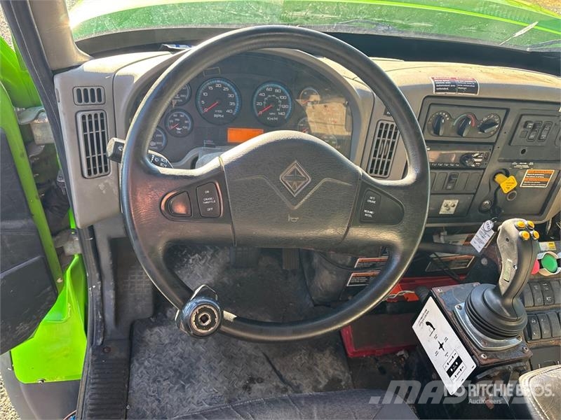 International 7500 Сміттєвози