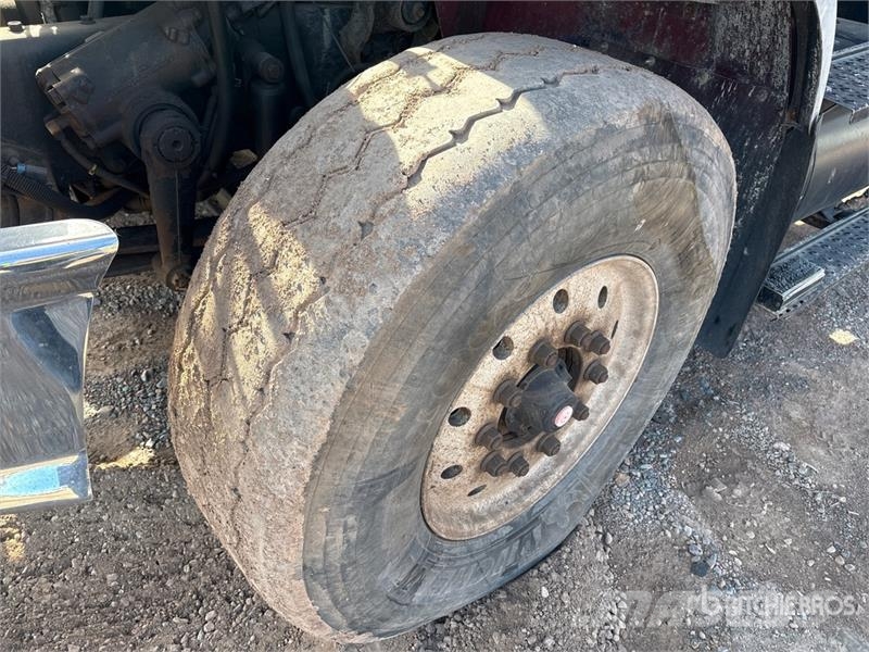 International 7500 Lastbiler med tip