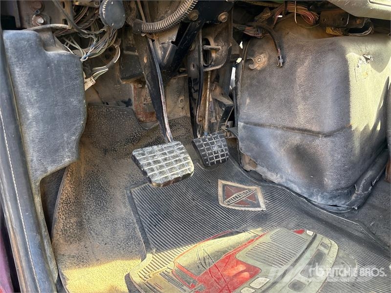 International 7500 Lastbiler med tip