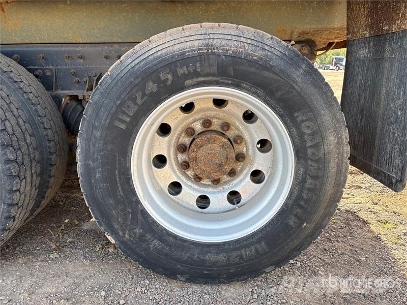 International 7500 Lastbiler med tip