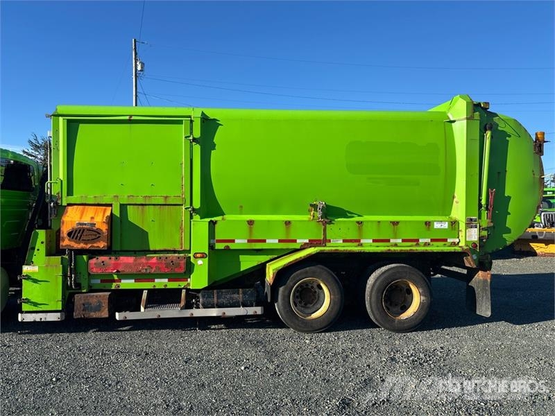 International 7500 Сміттєвози