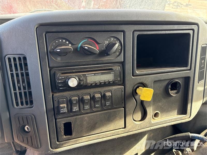International 7500 Lastbiler med tip