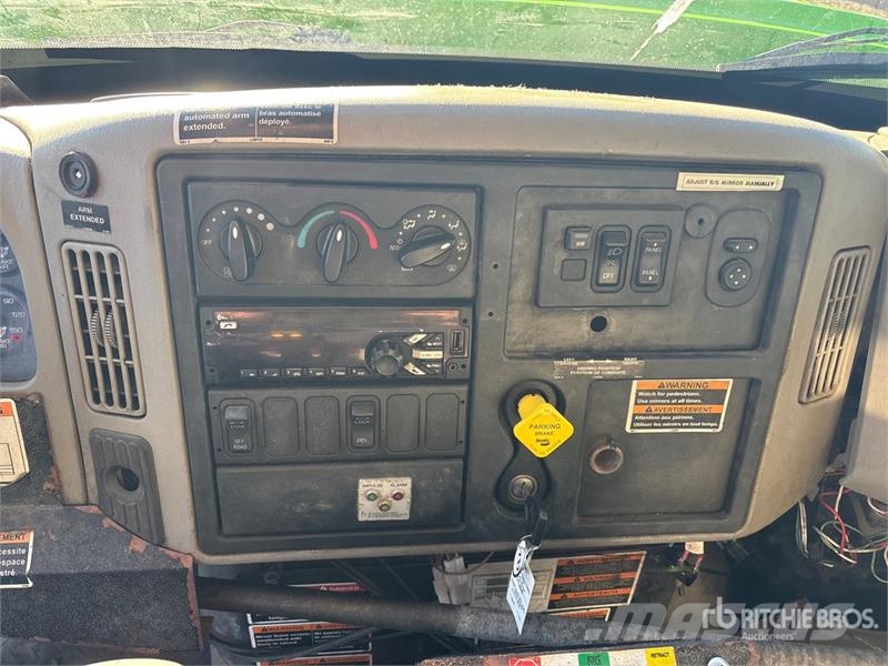 International 7500 Сміттєвози