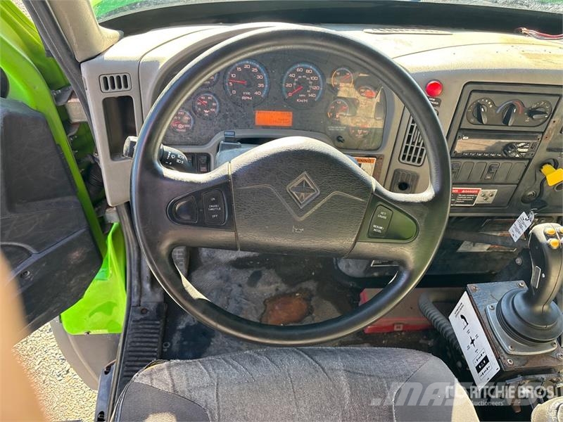 International 7500 Atkritumu izvešanas transports
