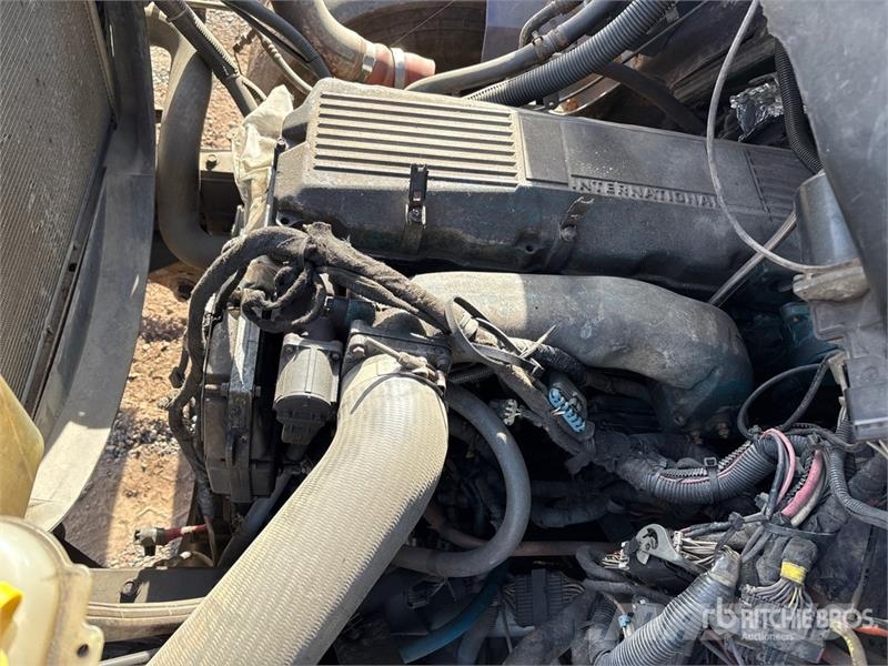 International 7500 Lastbiler med tip