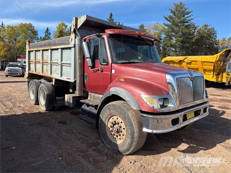 International 7500 Lastbiler med tip