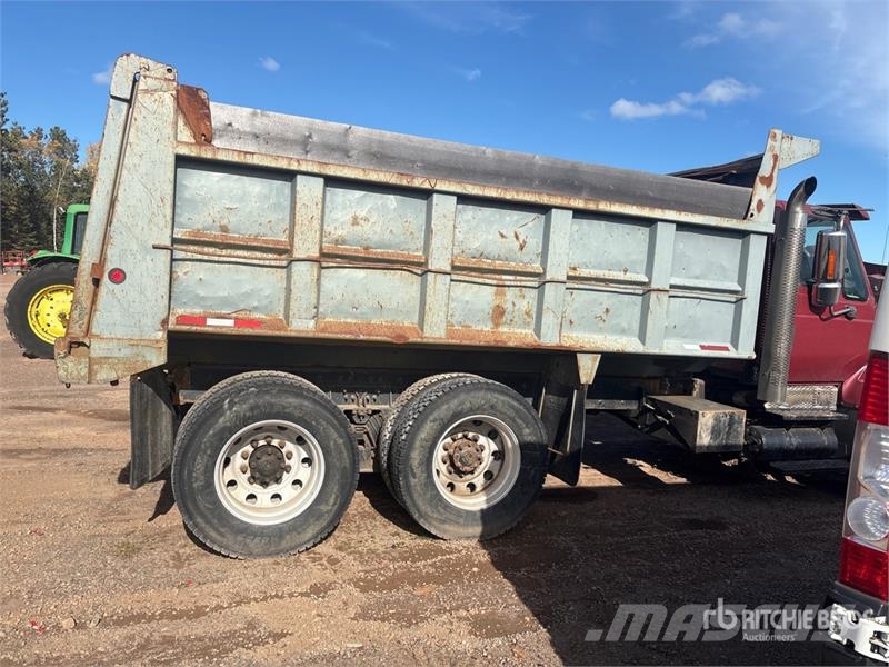 International 7500 Lastbiler med tip