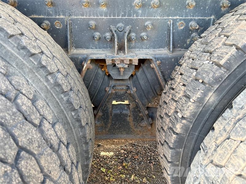 International 7500 Lastbiler med tip