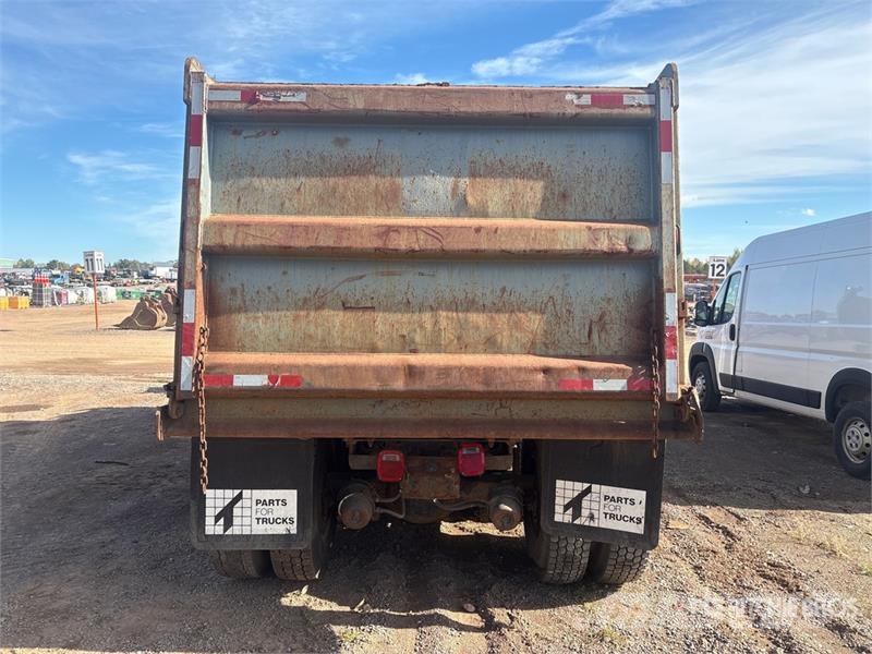 International 7500 Lastbiler med tip