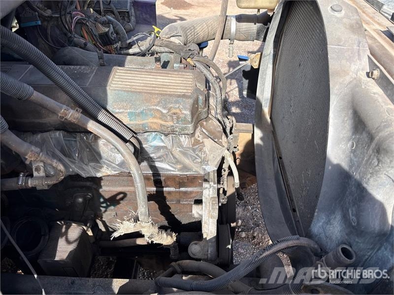 International 7500 Lastbiler med tip