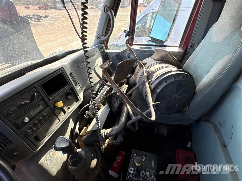International 7500 Lastbiler med tip