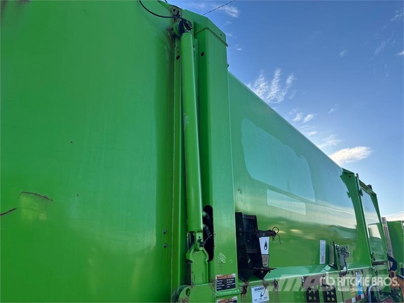 International 7500 Сміттєвози