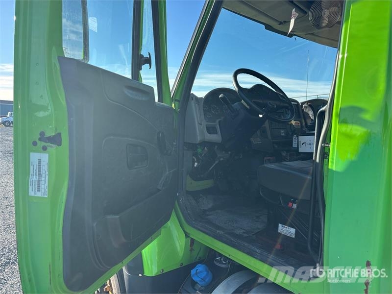 International 7500 Сміттєвози
