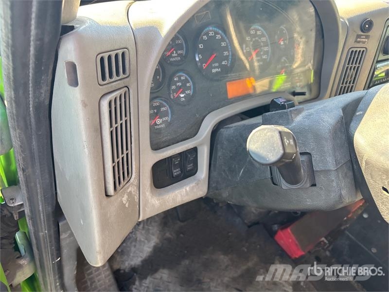International 7500 Сміттєвози