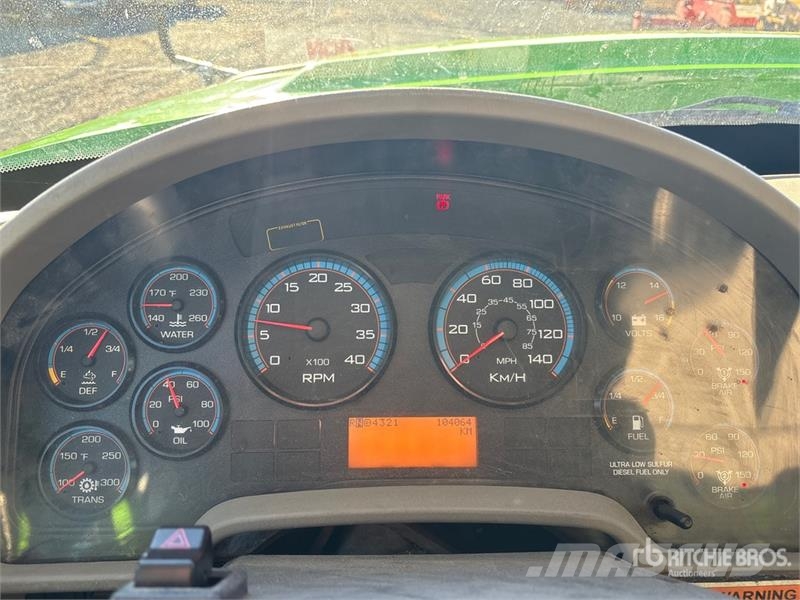 International 7500 Сміттєвози